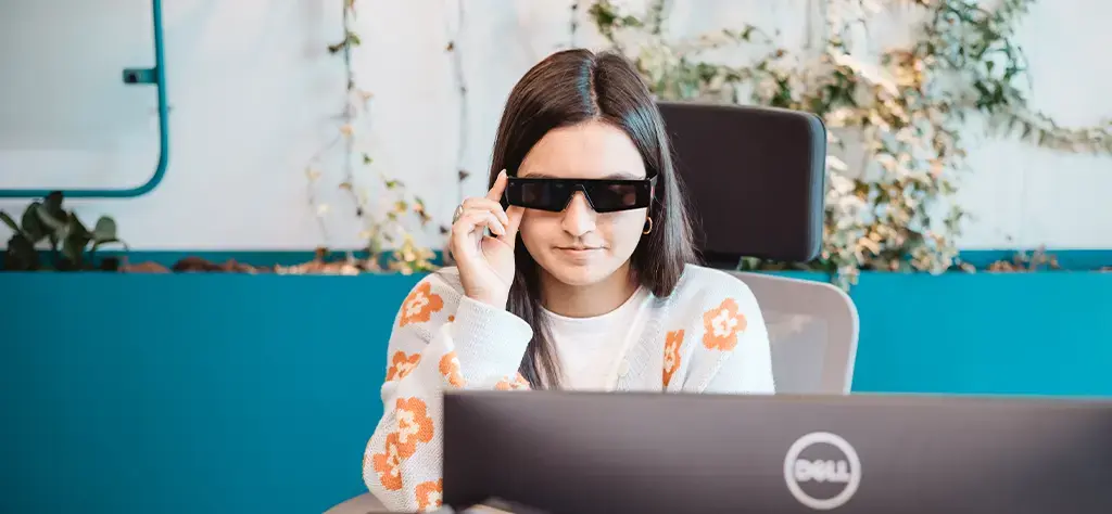 woman-wearing-glasses-computer-card-pillars