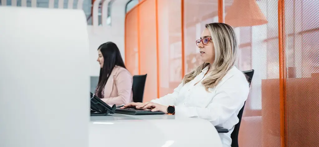 woman-cubicle-computer-card-pillars